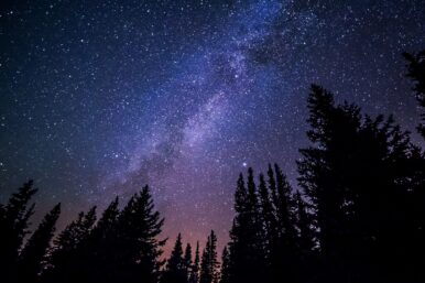 Die Physik, warum die Sterne leuchten