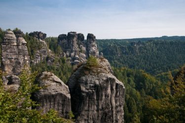 Malerisches Elbsandsteingebirge in Ostdeutschland