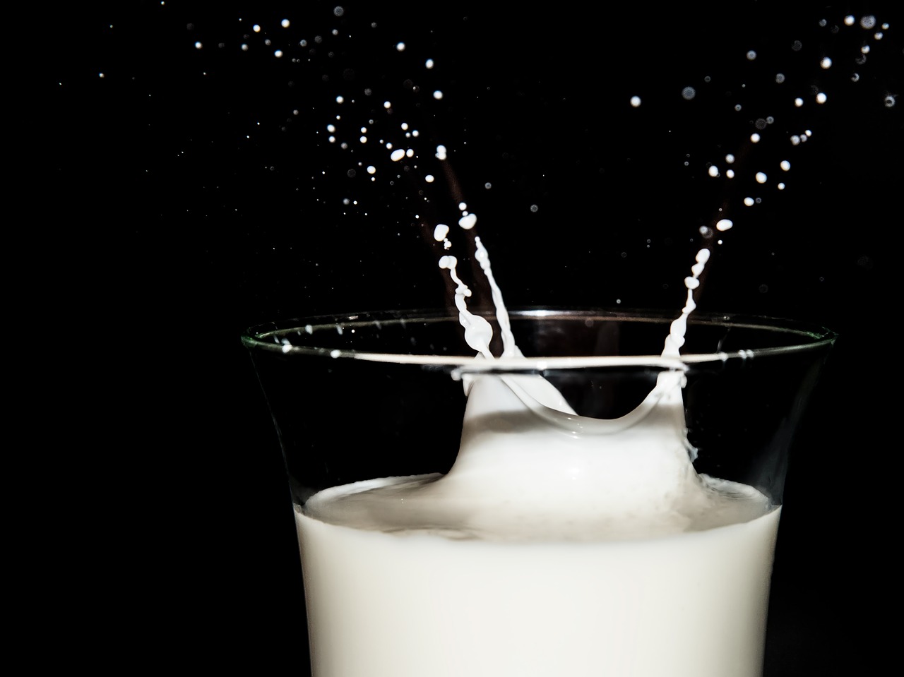 Warum Ist Milch Weiss Warum ist die Milch weiß? - einfach erklärt